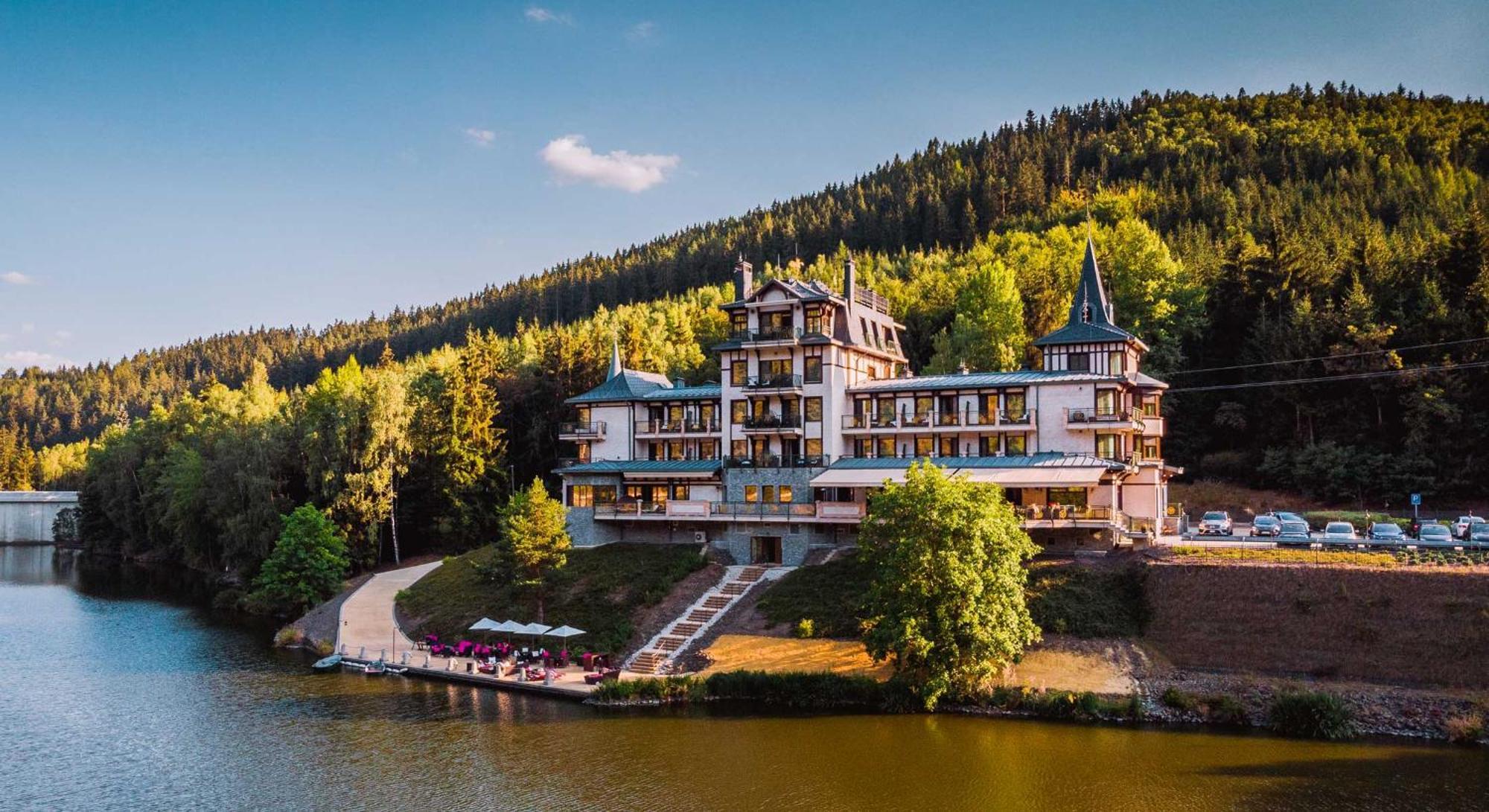 Retro Riverside Wellness Resort Карлови Вари Екстериор снимка